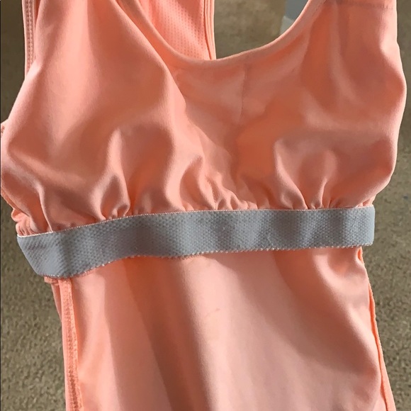 Sports tank with built in sports bra - Picture 4 of 4